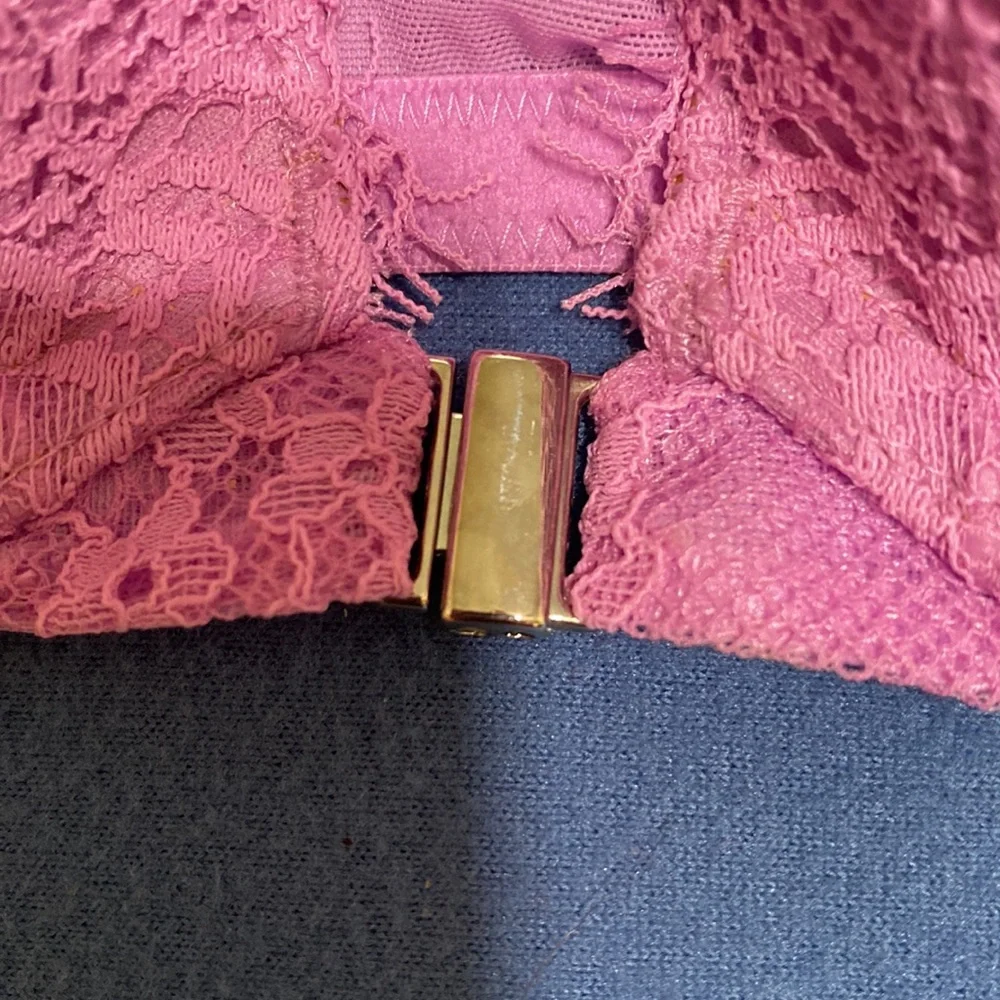 New very sexy pinky Victoria’s Secret lace push up bra with adjustable straps - Picture 4 of 12